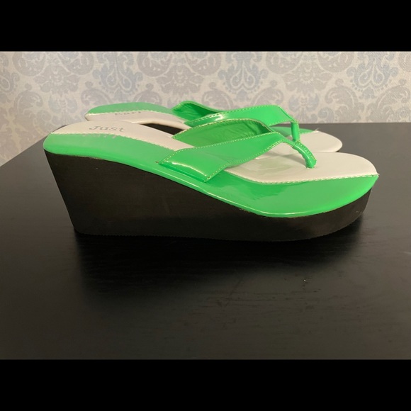 Neon green and white thong sandal, with wedge heel - size 10 - Picture 6 of 7